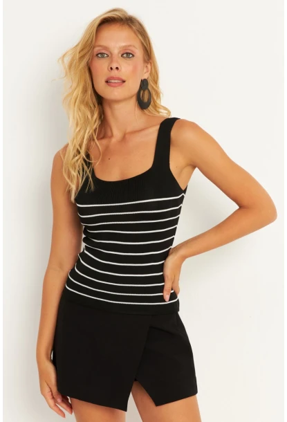 Kadın Siyah Kare Yaka Çizgili Triko Bluz KAZ15