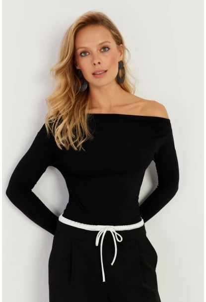 Kadın Siyah Kayık Yaka Bluz LPP1254