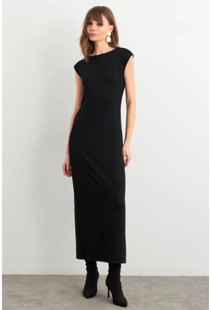 Kadın Siyah Kolsuz Yırtmaçlı Midi Elbise TF60