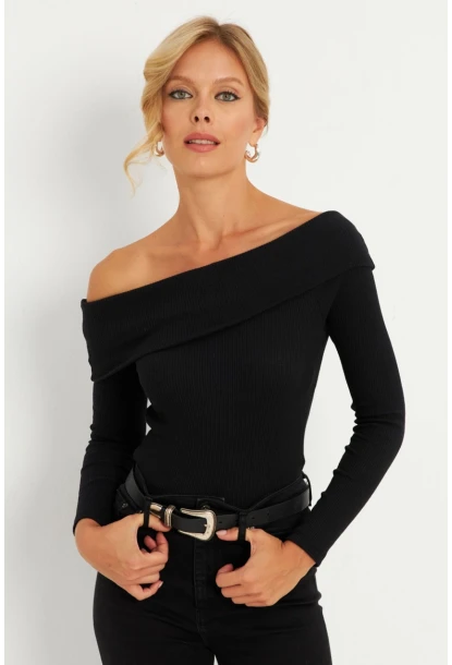 Kadın Siyah Madonna Yaka Kaşkorse Bluz XL2210