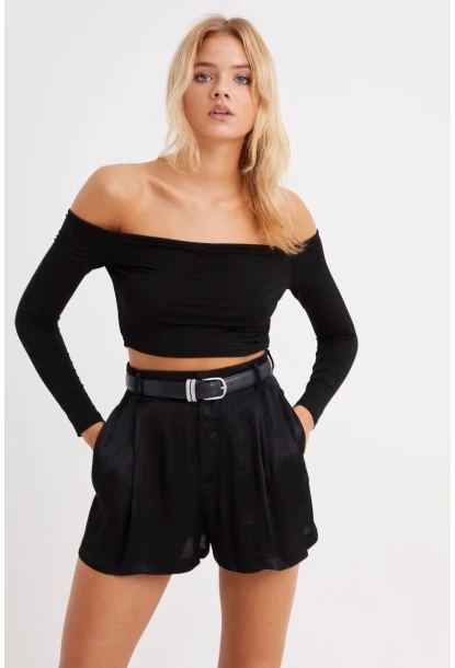 Kadın Siyah Madonna Yaka Önü Büzgülü Crop Bluz B153