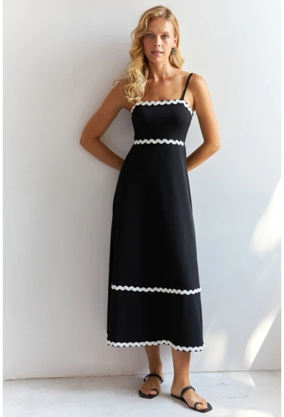 Kadın Siyah Nakış Detaylı Midi Elbise HOL2128