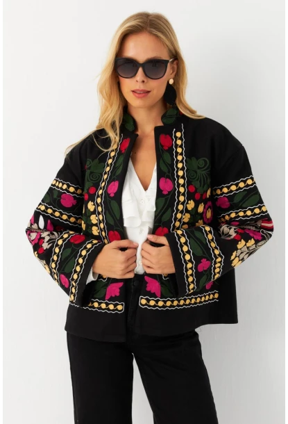 Kadın Siyah Nakışlı Kaşe Ceket MQS5880