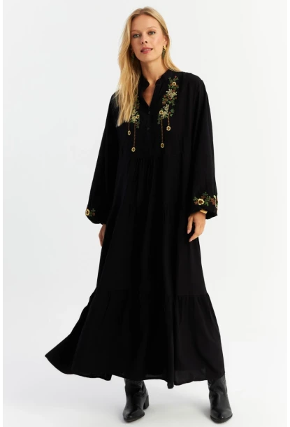 Kadın Siyah Nakışlı Volanlı Maxi Elbise MALO6