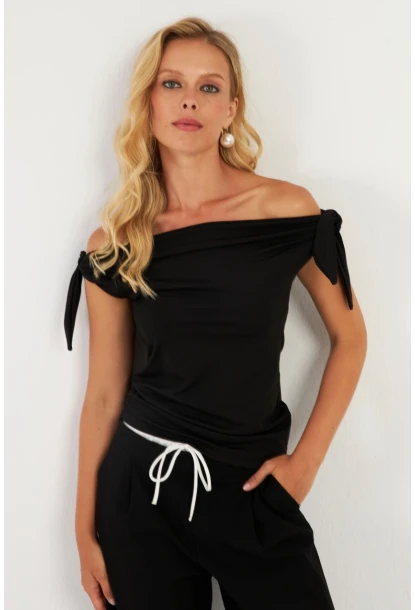 Kadın Siyah Omuz Bağlamalı Bluz EY2851