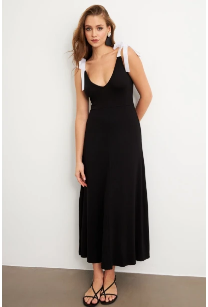 Kadın Siyah Omuz Fiyonklu V Yaka Midi Elbise EY3091