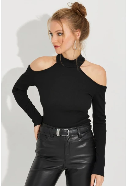 Kadın Siyah Omuzları Açık Kaşkorse Bluz EY2590