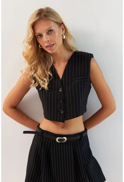 Kadın Siyah Omuzları Vatkalı Astarlı Yelek TW60205