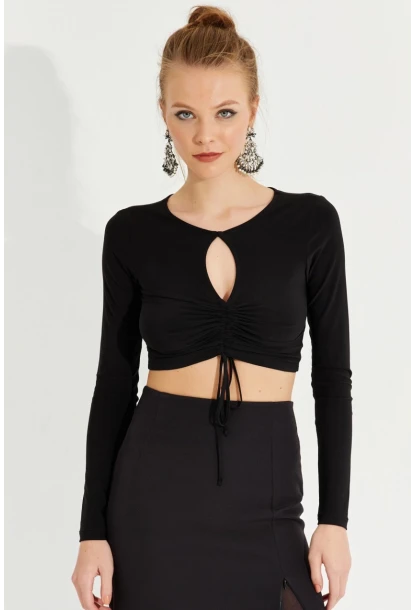 Kadın Siyah Önü Damla Büzgülü Crop Bluz AYD246