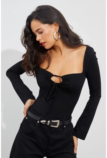 Kadın Siyah Önü Damla Kare Yaka Bluz B1925