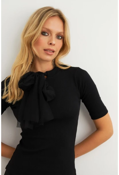 Kadın Siyah Tül Bağlamalı Kaşkorse Bluz EY3014
