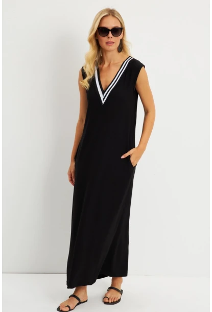 Kadın Siyah V Yaka Bloklu Maxi Elbise EY2779