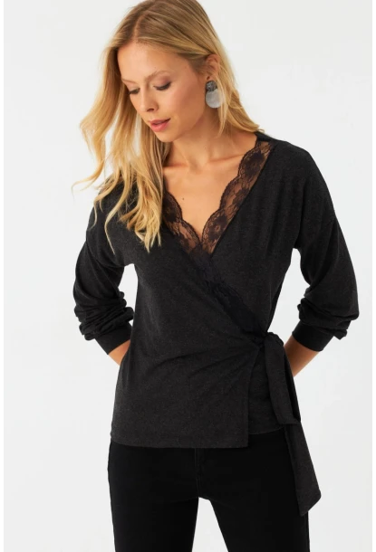 Kadın Antrasit Dantel Detaylı Kruvaze Bluz EY2992
