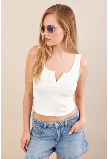 Kadın Beyaz Agraflı Kısa Bluz ZH167