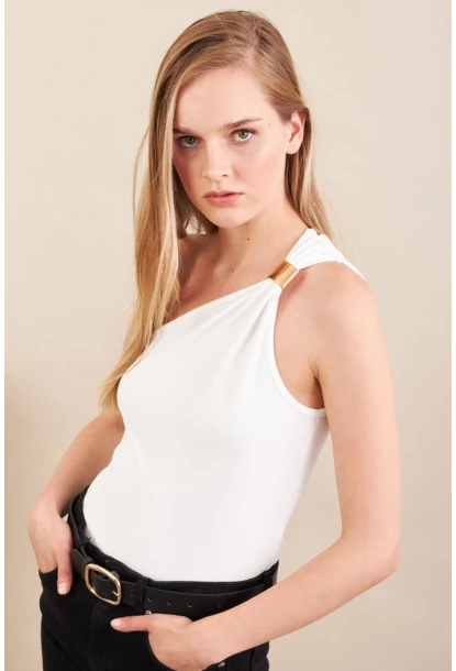 Kadın Beyaz Asimetrik Aksesuarlı Bluz FRY2311