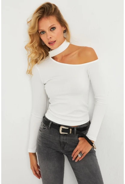 Kadın Beyaz Asimetrik Yaka Bluz CG376