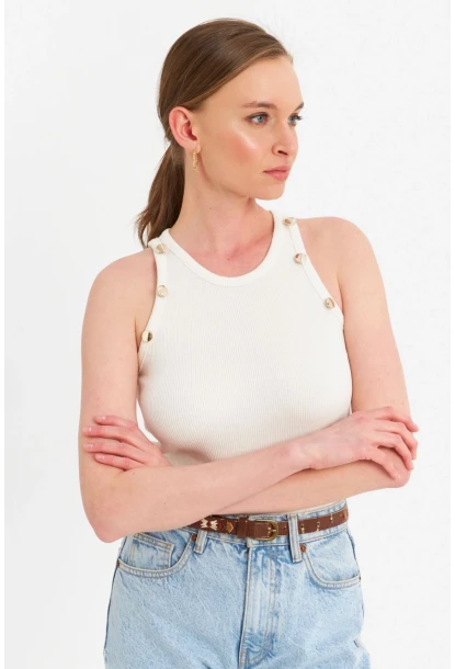 Kadın Beyaz Düğme Detaylı Kolsuz Kaşkorse Bluz TF55