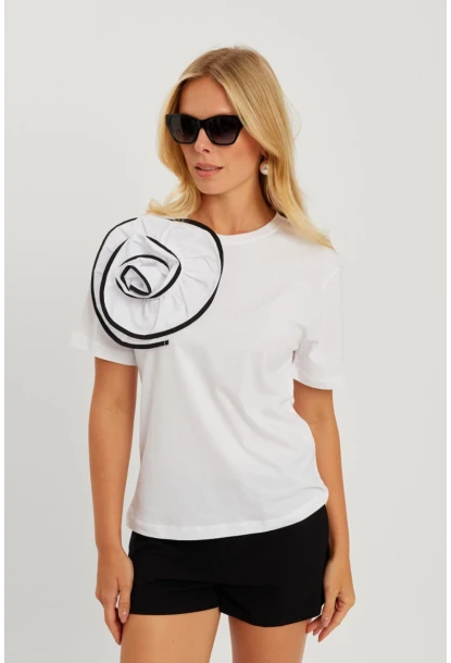 Kadın Beyaz Gül Aksesuarlı T-Shirt SF12740