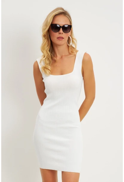 Kadın Beyaz Kare Yaka Triko Mini Elbise YV225