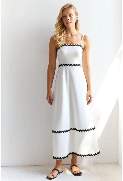 Kadın Beyaz Nakış Detaylı Midi Elbise HOL2128