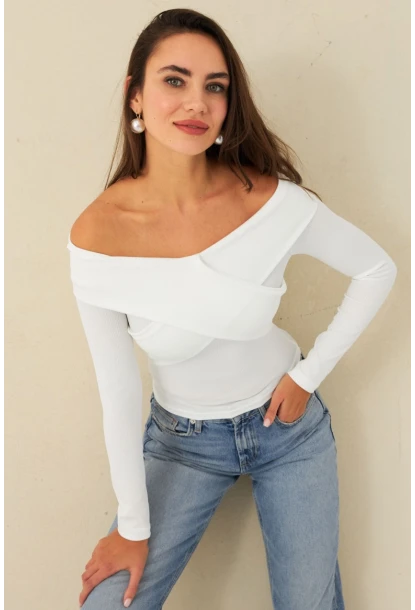 Kadın Beyaz Önü Çapraz Bluz CG389