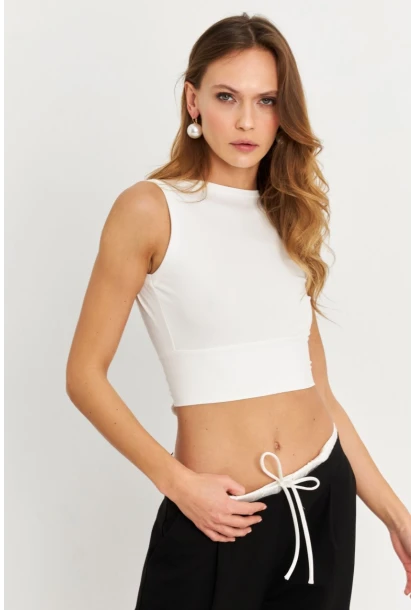 Kadın Beyaz Sırt Bağlamalı Crop Bluz EY2733