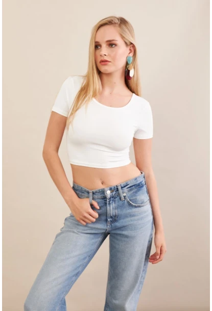 Kadın Beyaz Sırtı Açık Crop Bluz AN6038