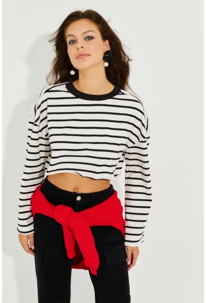 Kadın Beyaz-Siyah Çizgili Crop Sweatshirt EZG501