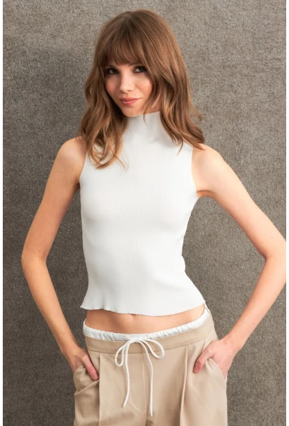 Kadın Beyaz Triko Kolsuz Bluz YV305
