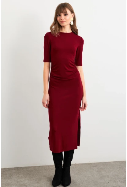 Kadın Bordo Büzgülü Yırtmaçlı Tshırt Elbise FS9594