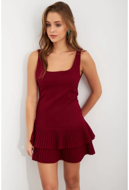 Kadın Bordo Sırt Dekolteli Fırfırlı Şortlu Mini Elbise FRY101