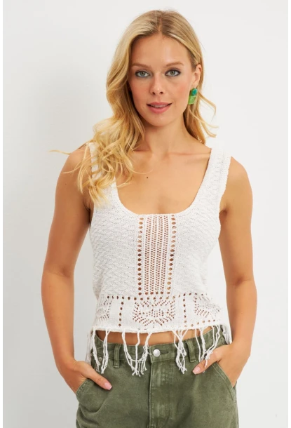 Kadın Ekru Ajurlu Püsküllü Triko Bluz YV228