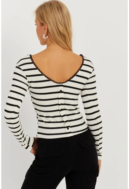 Kadın Ekru Dantel Ve Düğme Detaylı Bluz PP5363