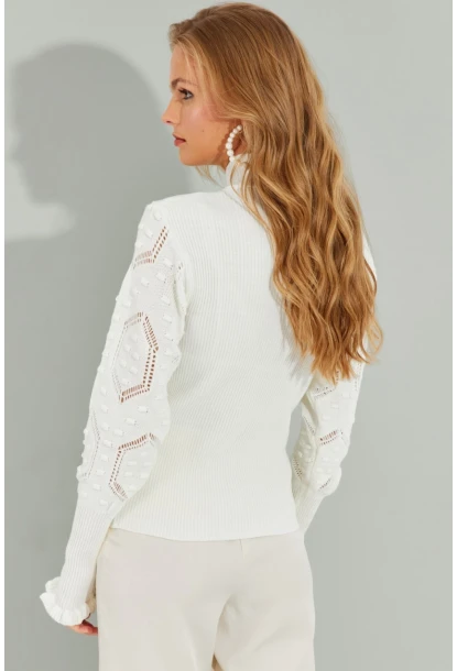 Kadın Ekru Kolları Ajurlu Triko Bluz SMT218