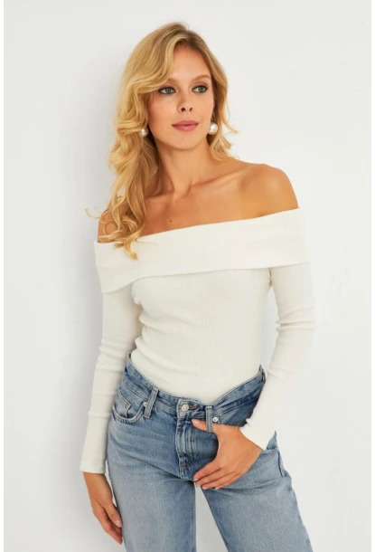 Kadın Ekru Madonna Yaka Bluz CG377