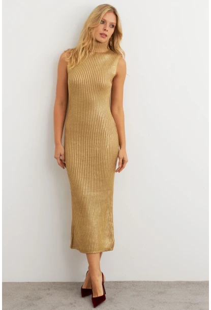 Kadın Gold Rengi Varaklı Balıkçı Maxi Elbise RM599