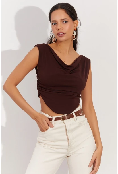 Kadın Kahverengi Degaje Yaka Yanları Büzgülü Crop Bluz B2494