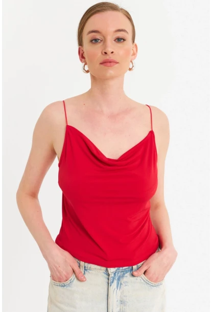 Kadın Kırmızı Degaje Yaka Basic Askılı Bluz YDF101