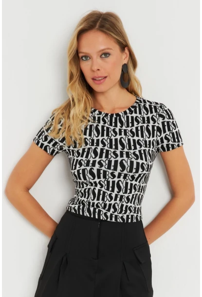 Kadın Sırt Dekolteli Crop Bluz Siyah-Beyaz AYD271