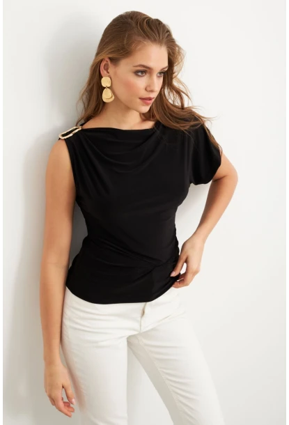 Kadın Siyah Aksesuarlı Asimetrik Kol Bluz VA102