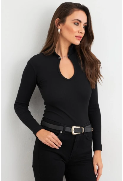 Kadın Siyah Aksesuarlı Pencereli Kaşkorse Bluz EY3032