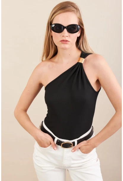 Kadın Siyah Asimetrik Aksesuarlı Bluz FRY2311