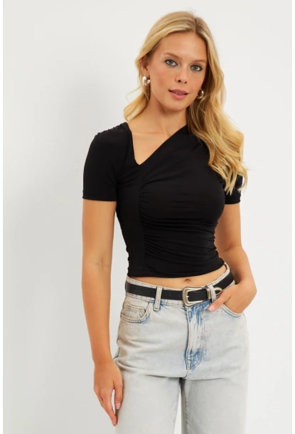 Kadın Siyah Asimetrik Yaka Büzgülü Bluz YZ1081