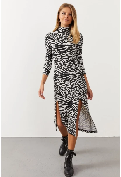 Kadın Siyah-Beyaz Çift Yırtmaçlı Zebra Desen Elbise EY1066