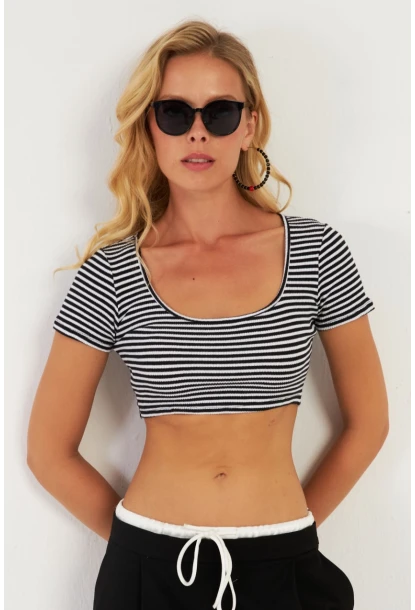 Kadın Siyah-Beyaz Çizgili Crop Bluz XL2022