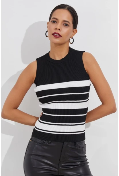 Kadın Siyah-Beyaz Çizgili Kolsuz Triko Bluz YV113