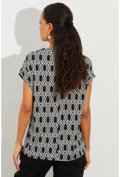 Kadın Siyah-Beyaz Desenli V Yaka Bluz LPP1217