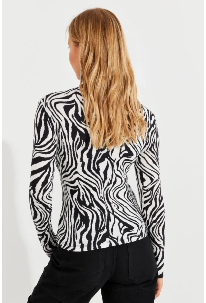 Kadın Siyah-Beyaz Önü Damla Zebra Desenli Bluz LPP1236