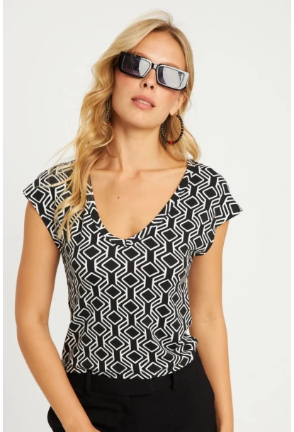 Kadın Siyah-Beyaz V Yaka Desenli Bluz LPP1285