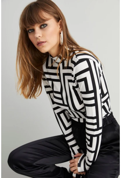 Kadın Siyah-Beyaz Yarım Balıkçı Desenli Bluz LPP1147